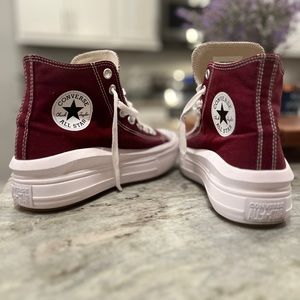 🔆🩶Like New Burgundy/ Wine colored Converse High Tops🩶🔆Worn maybe 2 times